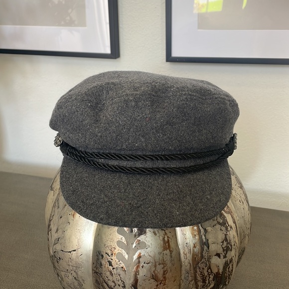 Glitzy Bella Brand Women’s Gray Cap with Black rope,silver button embellishment - Picture 2 of 7